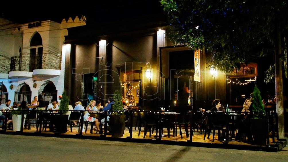 En el caso de gastronómicos se contemplaron trabajadores encuadrados en el Régimen Simplificado para Pequeños Contribuyentes (Monotributo) o en el Régimen de Trabajo Autónomo. En el caso de gastronómicos se contemplaron trabajadores encuadrados en el Régimen Simplificado para Pequeños Contribuyentes (Monotributo) o en el Régimen de Trabajo Autónomo.