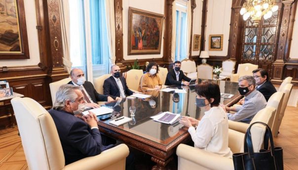 El Gobierno proyecta "formalizar" a los trabajadores de la economía social con nuevo monotributo - Télam