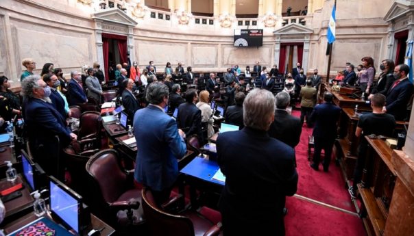 El Senado debate el proyecto que modifica el mínimo no imponible de Bienes Personales - Télam