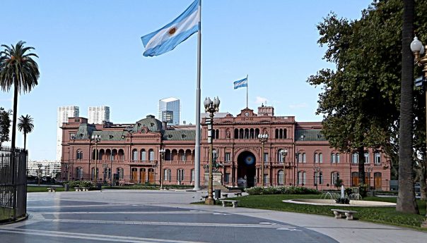 Alberto Fernández se reúne con ministros y no se descartan nuevas medidas