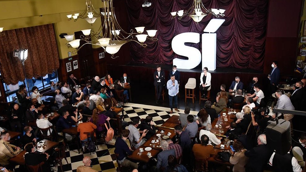 Durante el encuentro con vecinos, Massa marcó el "desafío de seguir aliviando la situación fiscal y bajando los impuestos de nuestra clase media Durante el encuentro con vecinos, Massa marcó el "desafío de seguir aliviando la situación fiscal y bajando los impuestos de nuestra clase media