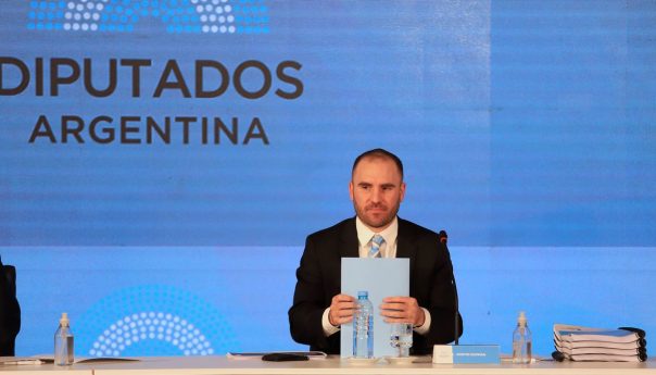 una moneda en el aire