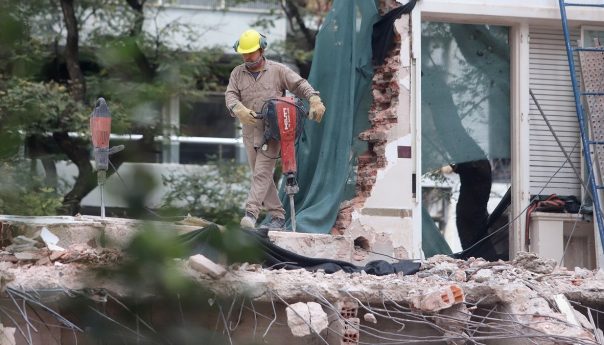 Costo de la construcción se aceleró a casi 4%; precios mayoristas se mantuvieron debajo de 3%