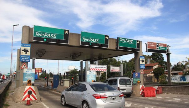 Los aumentos que se vienen: monotributos, prepagas y peajes