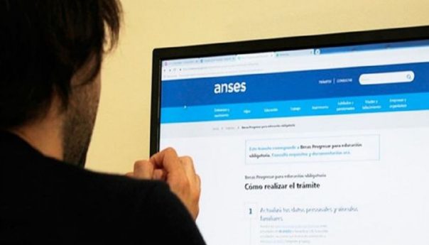 Asignaciones familiares ANSES con aumento: cómo cobrarlas