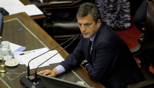 Massa advirtió a los gobernadores que deberán definir si recortan gastos