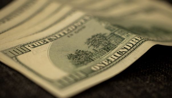 quiénes pueden comprar ahora dólar barato