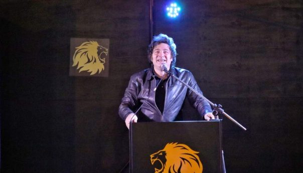 Con un millón de inscriptos, Javier Milei realizó el sorteo de su sueldo de diputado