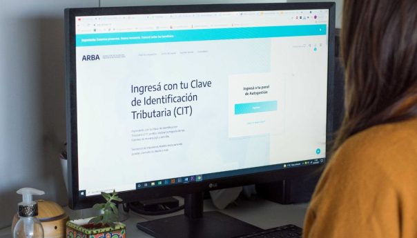 Atención monotributistas: cómo evitar retenciones bancarias