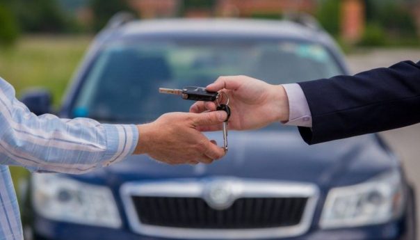 Aumentan controles para quienes compren autos de más de $5 millones