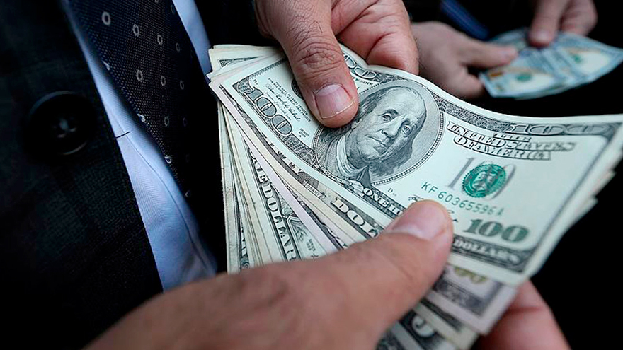 Fallo autoriza poder acceder al dólar oficial, sin los impuestos, por una indemnización laboral
