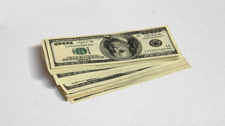 Fallo autoriza poder acceder al dólar oficial, sin los impuestos, por una indemnización laboral
