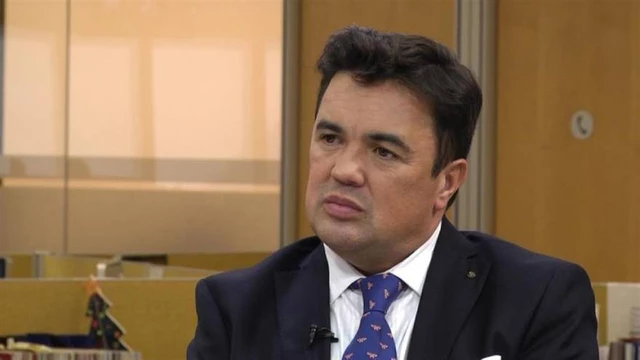 denuncia a ministra por posible irregularidad