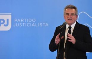 Rossi bregó por 'devolver poder adquisitivo' y llamó a confrontar con consignas opositoras