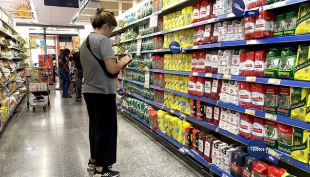 Las compras de primera necesidad ya se hacen con tarjeta