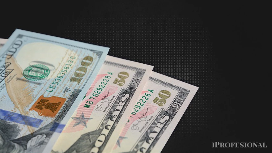 Qué pasa si deposito dolares en el banco
