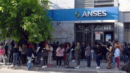 Trabajadores informales se podrán inscribir hasta el martes al refuerzo de ingresos