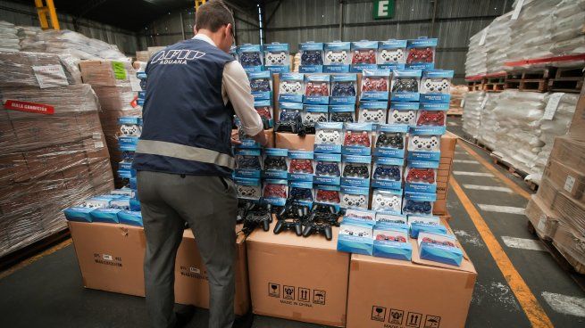 El operativo de la AFIP detuvo la importación de más de 4.000 joysticks.