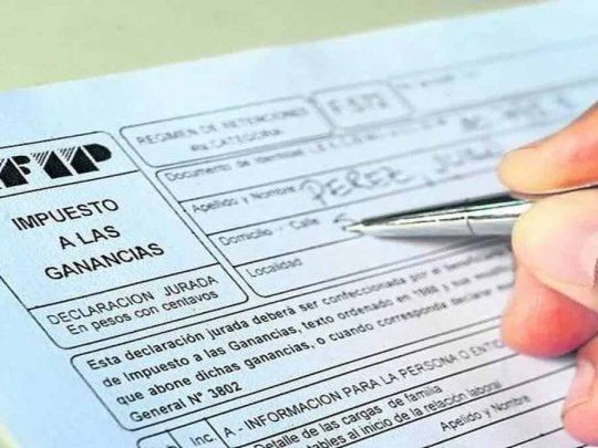 Quienes están obligados a realizar la presentación son: los empleados en relación de dependencia, funcionarios públicos, magistrados y empleados del Poder Judicial nombrados a partir de 2017, jubilados y pensionados y socios de cooperativas de trabajo.