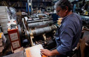 Cae el empleo formal privado y público, mientras toma impulso el monotributo social