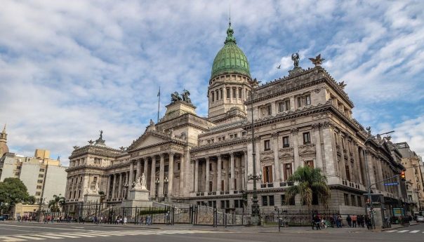 El Gobierno ultima detalles en Diputados para tratar la ley ómnibus la semana que viene