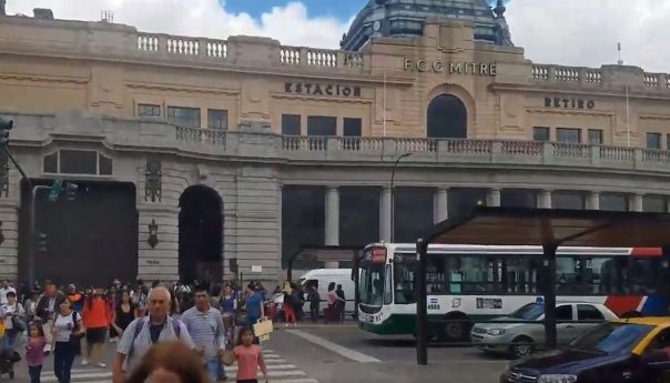 quiso robar cables en la estación, casi se electrocuta y fue detenido