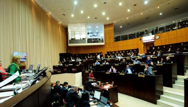 Legislatura debate proyecto oficialista para regularizar impuestos provinciales