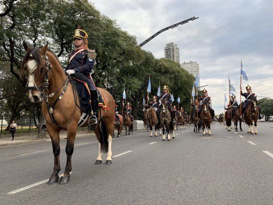 Desfile militar en la 9 de Julio por el Día de la Independencia