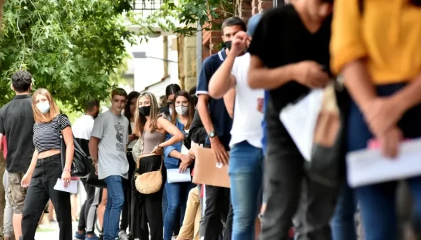 en los primeros siete meses de su gestión, se perdieron 182.000 puestos de trabajo