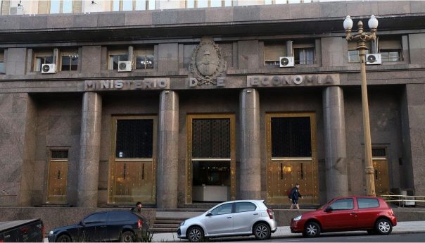 el Gobierno postergará hasta fin de mes el plazo para adherir al pago anticipado