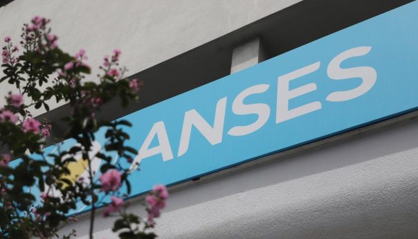 el gobierno de Javier Milei dispuso un nuevo aumento en las asignaciones familiares desde noviembre