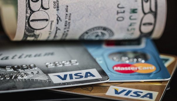 AFIP activa la devolución de percepciones del dólar tarjeta y ahorro