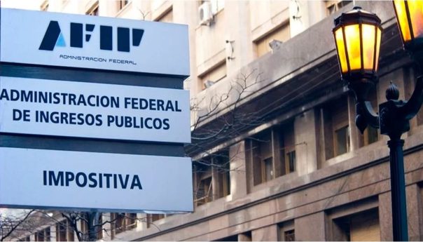 tributaristas avalan recorte de gastos, aunque cambio en organismo sea cosmético