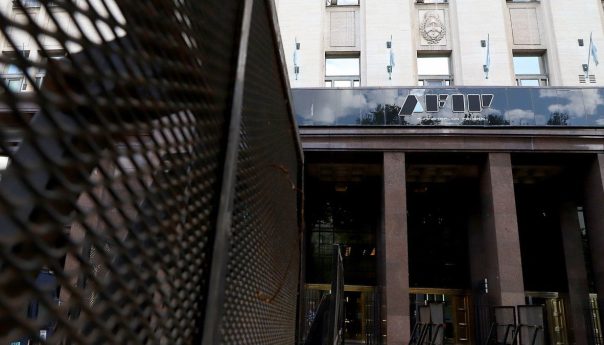 ARCA se desprende de casi 3.000 empleados a un costo de $100 millones promedio por cada uno