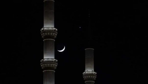 Venus y la Luna creciente sorprendieron a los observadores de estrellas