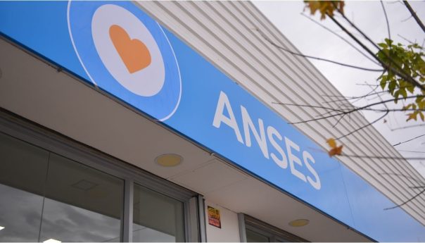 el Gobierno de Javier Milei RENOVÓ este BENEFICIO que entrega hasta 15 mil pesos por familia
