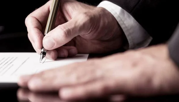 ¿Se puede ser monotribtista y tener un contrato en contrato de trabajo con un empleador?