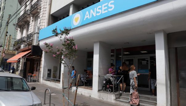 ANSES confirmó un aumento del 2,4% para las asignaciones familiares en abril