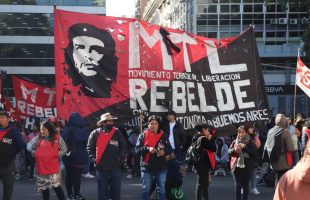 Tensión en Puente Pueyrredón por cortes y protestas contra el Gobierno, que aplicará el protocolo antipiquete