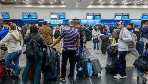 ¿cuánto dinero se puede llevar sin declarar a la Aduana?