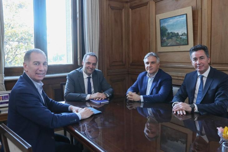 Santilli ya mantuvo encuentros con gobernadores de Chubut y Catamarca, y continuará con otras provincias. Santilli ya mantuvo encuentros con gobernadores de Chubut y Catamarca, y continuará con otras provincias.