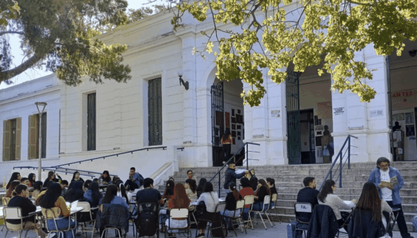 Docentes universitarios denuncian que sus salarios perdieron casi 44% desde la llegada de Javier Milei