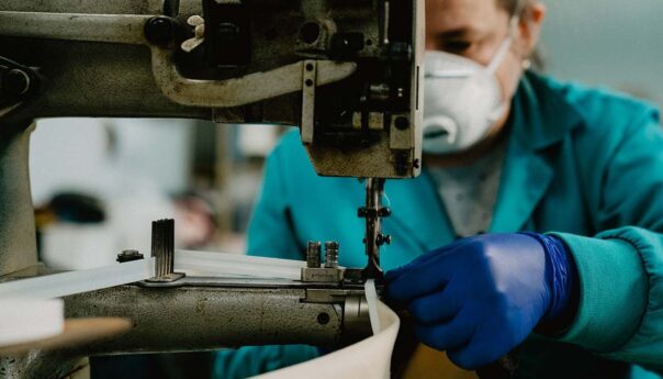 se hundió un 20% anual en septiembre y operó con solo el 42% de su capacidad instalada