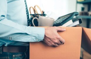 se perdieron más de 13.000 puestos en agosto y el monotributo no llegó a compensar ni la mitad de la baja