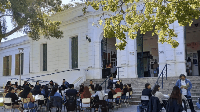 Clase pública en la provincia de Catamarca, en reclamo de aumento salarial.
