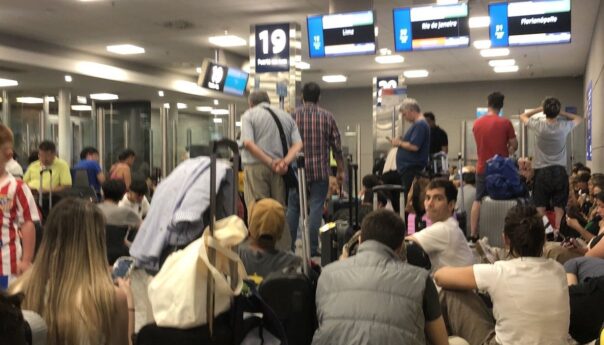 El fuerte temporal paralizó Aeroparque y dejó varados a miles de pasajeros en la previa de Nochebuena