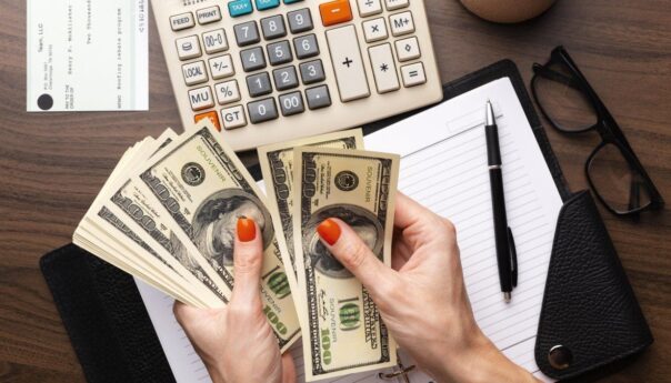 ARCA cambió las reglas para los depósitos en dólares y la retención del Impuesto a las Ganancias: cuáles son las modificaciones