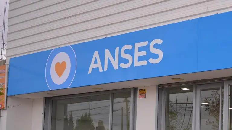 ¿Qué pasa con el aguinaldo y la AUH en junio? La definición de ANSES