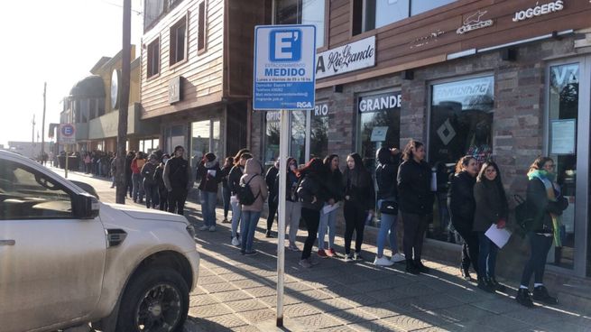 La estadística oficial considera ocupada a una persona que trabajó al menos una hora en la semana de referencia.